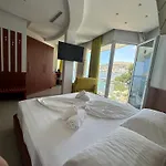 Delfini Hotel 3*