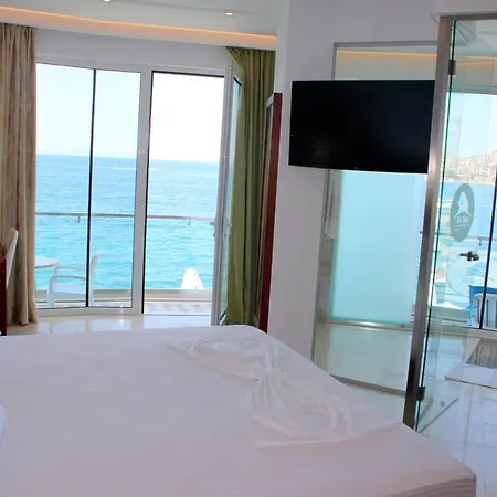 Delfini 3* Sarandë