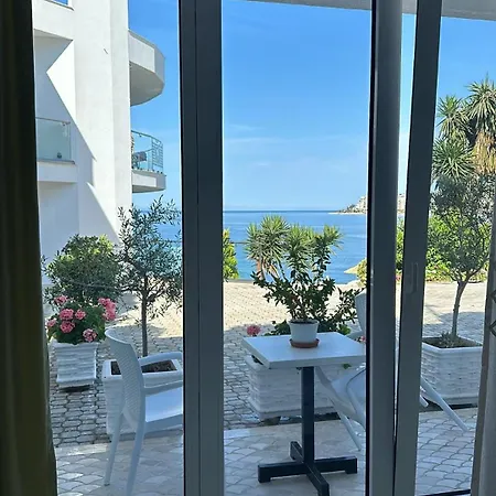 Delfini 3* Sarandë