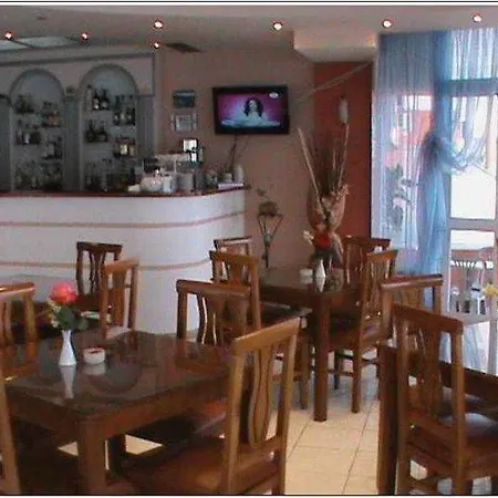 Delfini 3* Sarandë