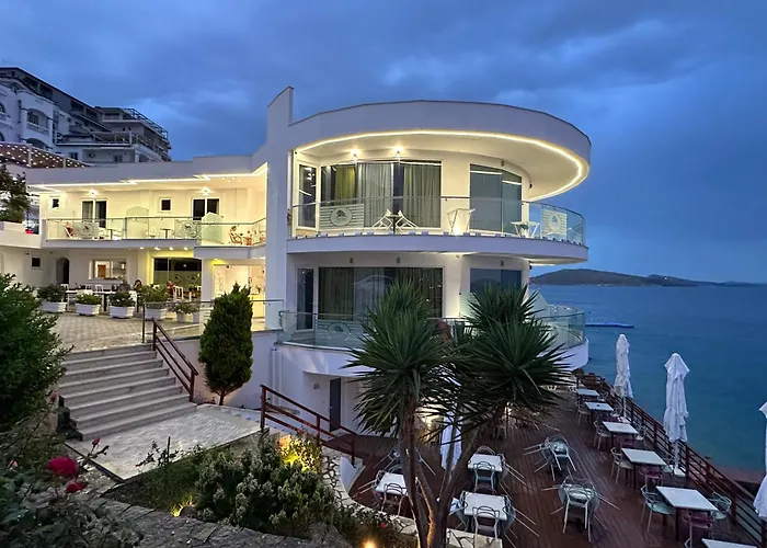 Otel Delfini 3*