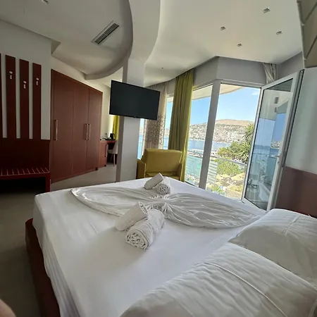 Delfini Hotel 3*