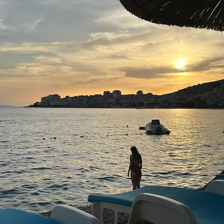 Delfini فندق ساراندا