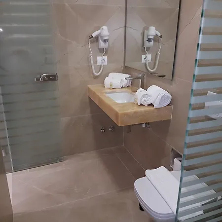 ホテル Delfini Sarandë