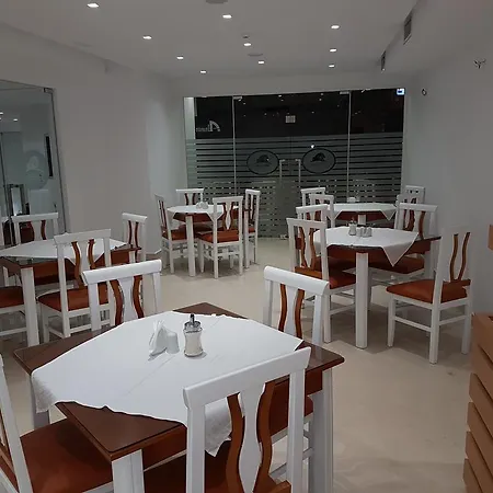 Delfini ホテル Sarandë